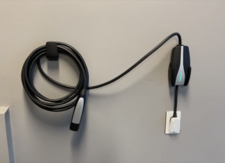 Tesla Mobil Konnektör İncelemesi: Evde ve Yolda Pratik Şarj Çözümü Tesla Mobil Konnektör İncelemesi: Evde ve Yolda Pratik Şarj Çözümü